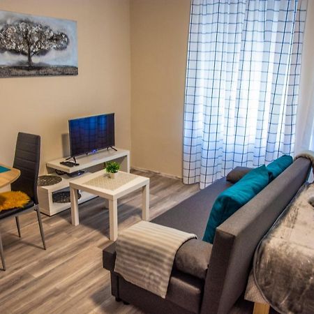 Apartment & Room Eni Zagreb Bagian luar foto