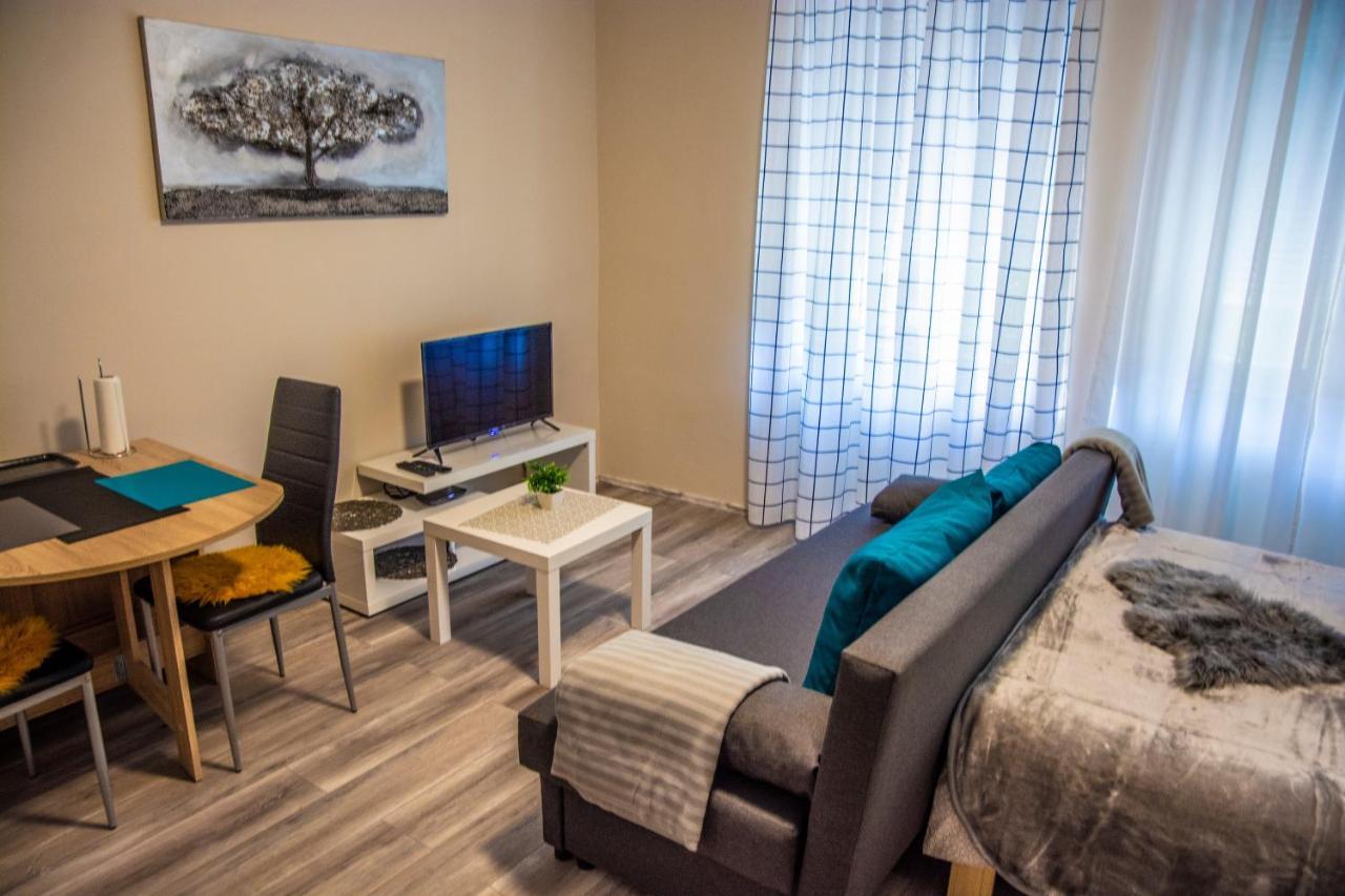 Apartment & Room Eni Zagreb Bagian luar foto