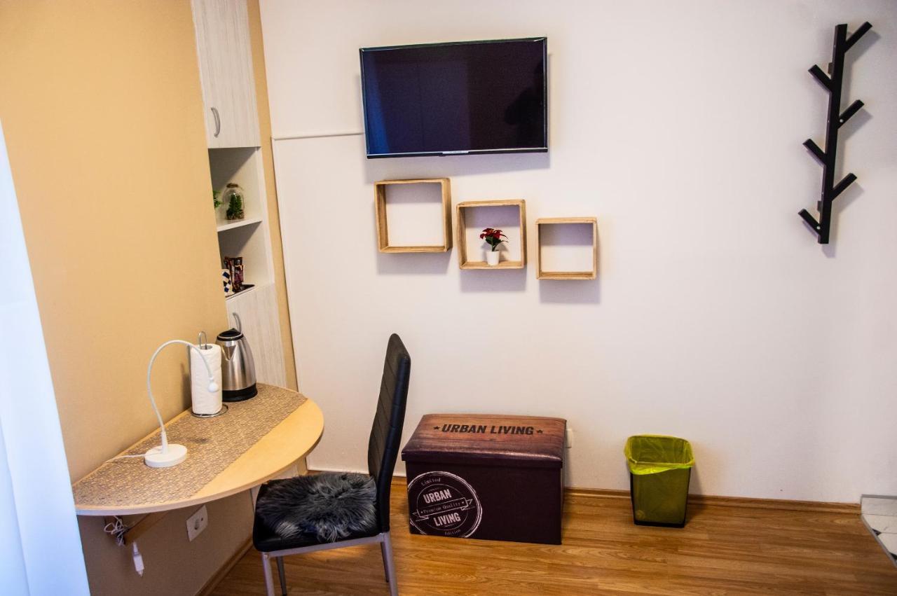 Apartment & Room Eni Zagreb Bagian luar foto