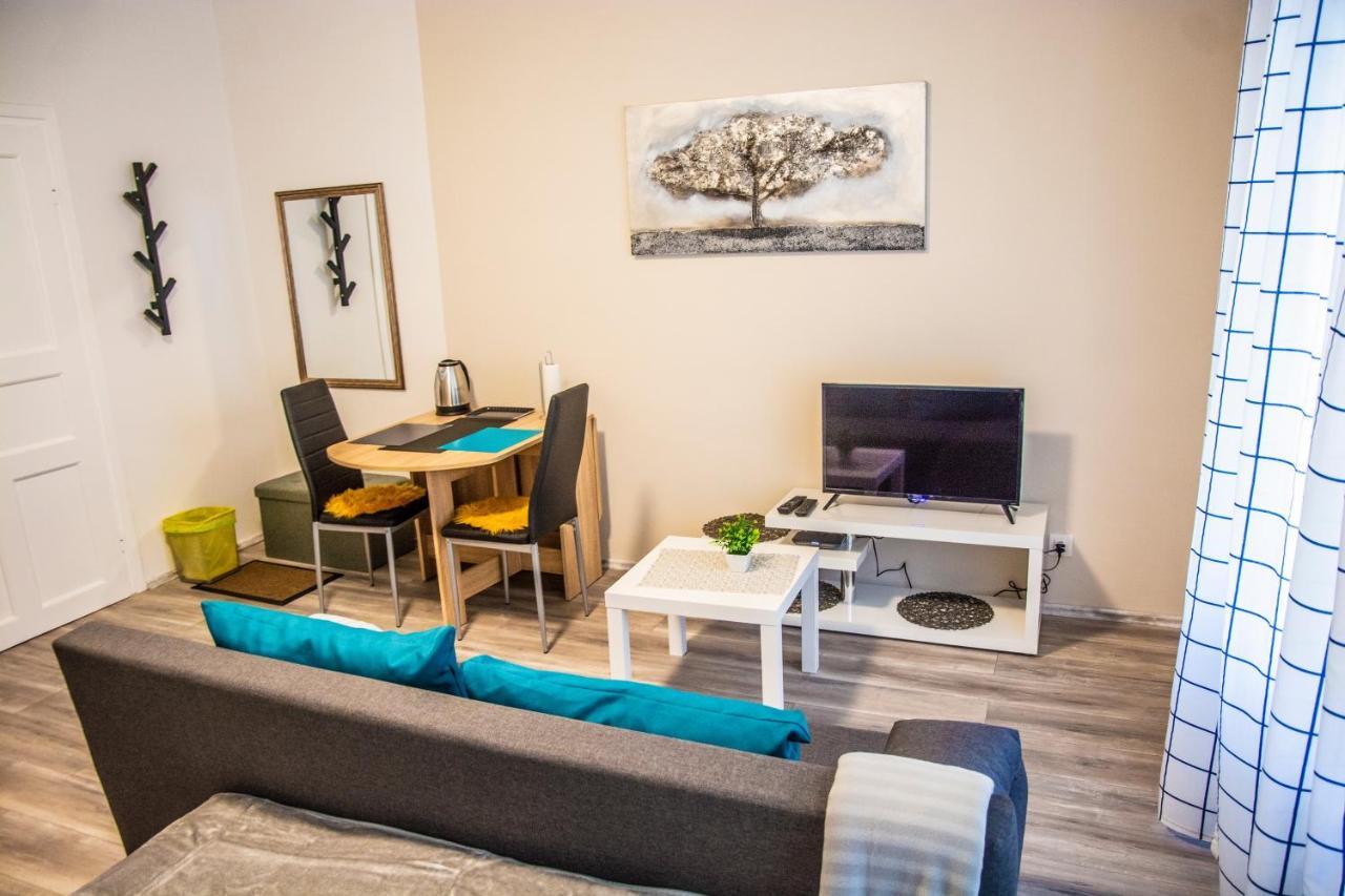 Apartment & Room Eni Zagreb Bagian luar foto