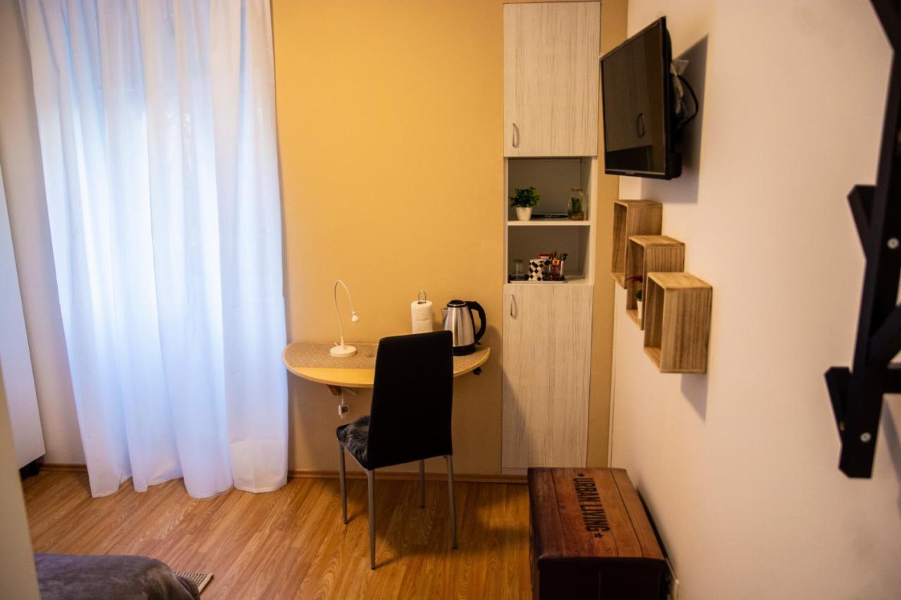 Apartment & Room Eni Zagreb Bagian luar foto