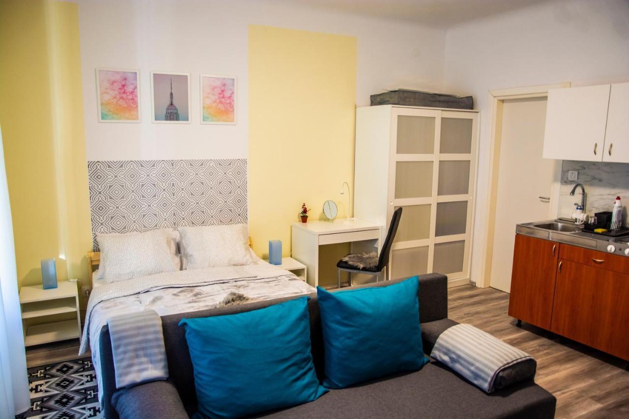 Apartment & Room Eni Zagreb Bagian luar foto