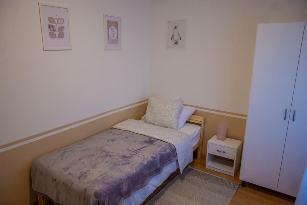 Apartment & Room Eni Zagreb Bagian luar foto