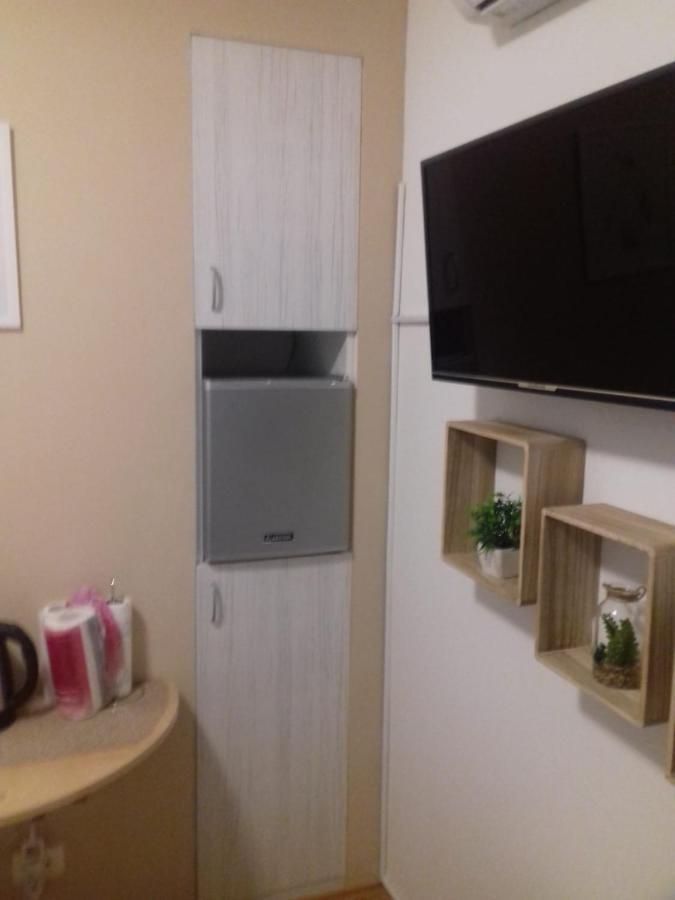 Apartment & Room Eni Zagreb Bagian luar foto